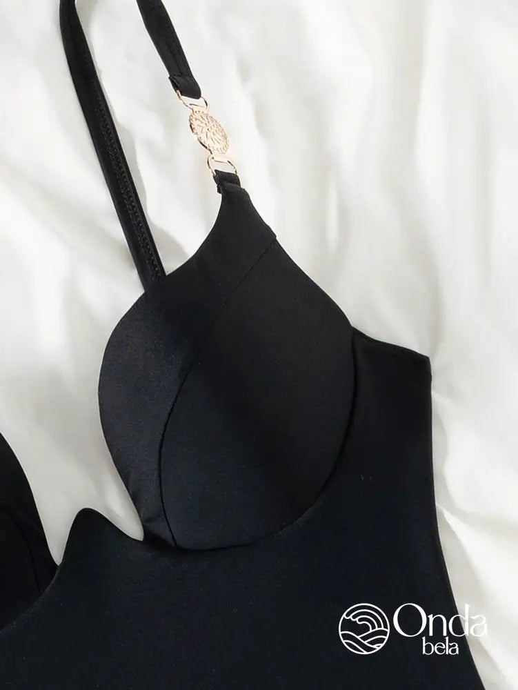 Maiô Estruturado Meia Taça Com Alças Ajustáveis Maiô Estruturado Meia Taça Com Alças Ajustáveis