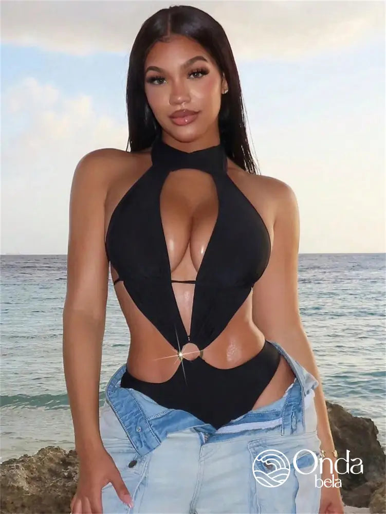 Maiô Gola Alta Com Decote Profundo E Detalhe De Argola Maiô Gola Alta Com Decote Profundo E Detalhe De Argola