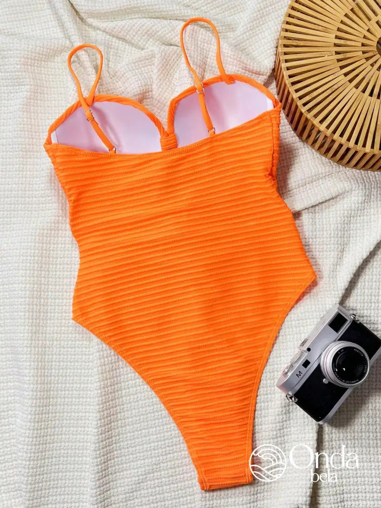 Maiô Texturizado Com Busto Cruzado E Recorte Frontal Maiô Texturizado Com Busto Cruzado E Recorte Frontal