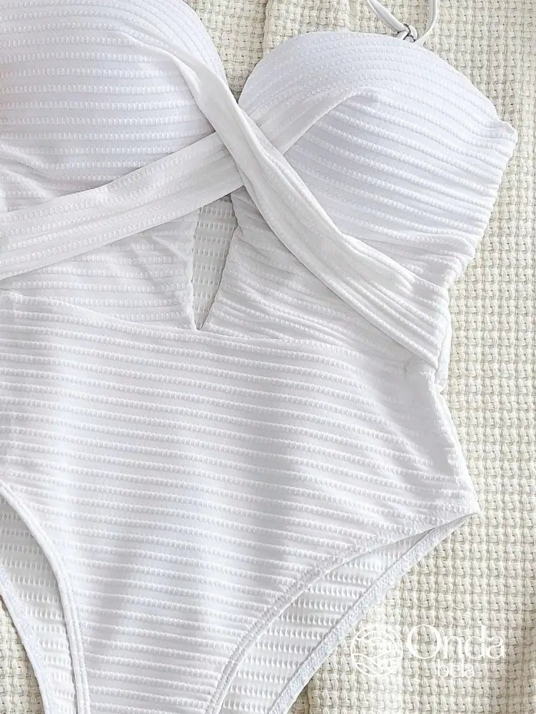 Maiô Texturizado Com Busto Cruzado E Recorte Frontal Maiô Texturizado Com Busto Cruzado E Recorte Frontal