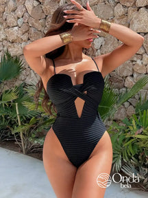 Maiô Texturizado Com Busto Cruzado E Recorte Frontal Preto / PP Maiô Texturizado Com Busto Cruzado E Recorte Frontal