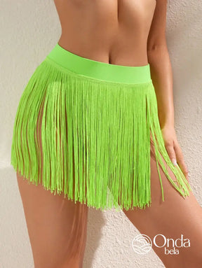 Saída De Praia Saia Curta Com Franjas De Movimento Saída De Praia Saia Curta Com Franjas De Movimento